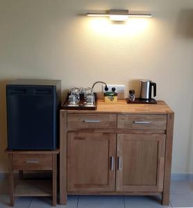 a kitchen with a wooden counter with a refrigerator at Bed and Breakfast am Höhenweg in Warstein