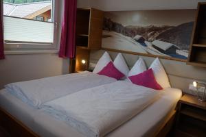 Ein Bett oder Betten in einem Zimmer der Unterkunft Bergfink apartments