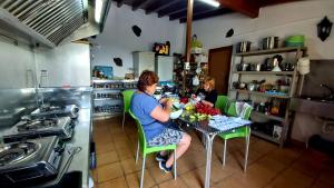Kuchnia lub aneks kuchenny w obiekcie Casa Rural La Resbala - Casa Tajinaste