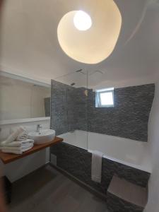 Ett badrum på Habitaciones Casa de Campo Daymipaz