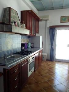 Kuchyňa alebo kuchynka v ubytovaní Villa Caroline