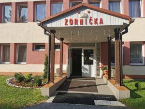 Exteriér alebo vchod do ubytovania Penzion Zornicka