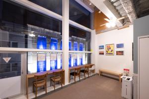 Posezení v ubytování bnb+ Yokohama Motomachi