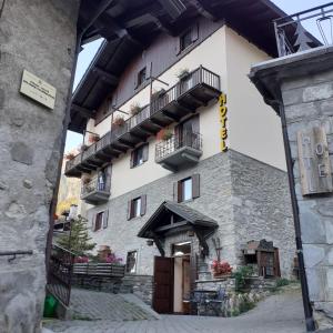 a building with two balconies on the side of it at Hotel Ottoz Meublé in Courmayeur