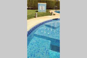 Bazén v ubytovaní LOVELY APARTMENT DENIA, piscina, jacuzzi, pádel, parking alebo v jeho blízkosti