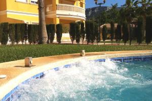 Bazén v ubytovaní LOVELY APARTMENT DENIA, piscina, jacuzzi, pádel, parking alebo v jeho blízkosti