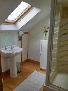 Beautiful Bright Colony Property