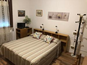 מיטה או מיטות בחדר ב-Alloggio Al Giardino