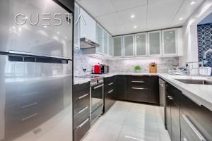 Kuchyň nebo kuchyňský kout v ubytování Al Majara by EMAAR, Dubai Marina