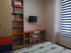 A television and/or entertainment centre at Apartment Sole and Luna in city center