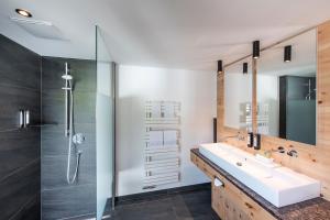 Łazienka w obiekcie ALMGUT - Mountain Wellness Hotel