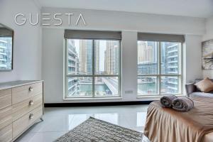 Postel nebo postele na pokoji v ubytování Al Majara by EMAAR, Dubai Marina