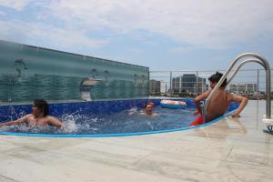 Bazén v ubytování Hotel Wave nebo v jeho okolí