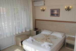 Giường trong phòng chung tại Istanbul Yildiz Hotel