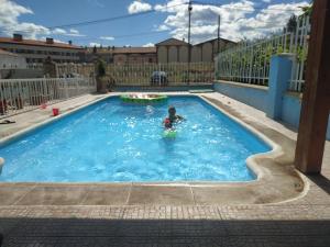 Swimming pool sa o malapit sa Pensión Jauja