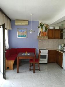 Kuchyňa alebo kuchynka v ubytovaní Villa Caroline