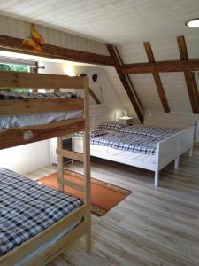 two bunk beds in a room with wooden ceilings at Vogesenparadies in Kirchberg
