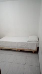 Cama o camas de una habitación en FICARE POA - 3min do Complexo Hospitalar Santa Casa