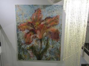 uma pintura de uma flor numa parede em Art-Hotel Erlangen em Erlangen