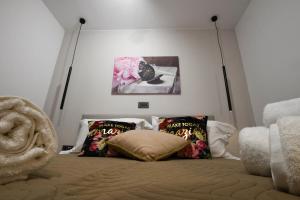Postel nebo postele na pokoji v ubytování Orion Eco Suites
