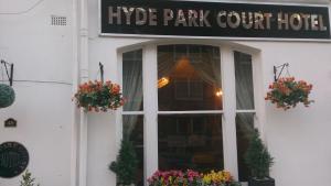 Certifikát, hodnocení, plakát nebo jiný dokument vystavený v ubytování Hyde Park Court Hotel