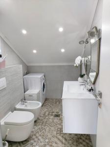 A bathroom at Apartments Brač