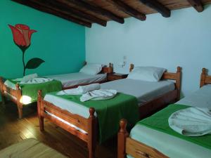 Letto o letti in una camera di Amaranthos Skiathos View