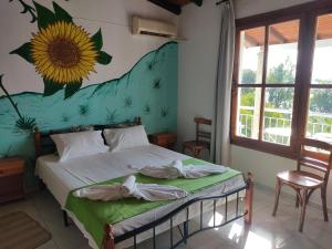 Letto o letti in una camera di Amaranthos Skiathos View