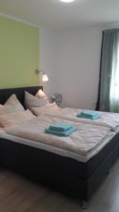a bed with two towels on top of it at Ferienwohnung Siesta in Bad Harzburg