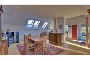 a living room with a table and a kitchen at Villa Bawaria in Cieszyn