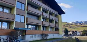 a building with bikes parked in front of it at Studio Almwiese in Kaprun