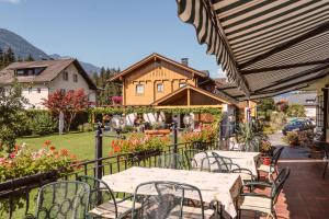 Afbeelding uit fotogalerij van Hotel Berghof in Berg im Drautal