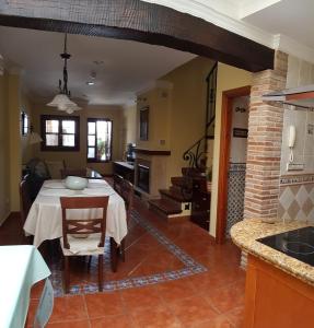 a kitchen and dining room with a table and chairs at Ramón y Cajal in Estepona