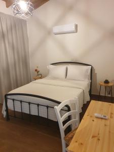 Кровать или кровати в номере Melissonas Villas