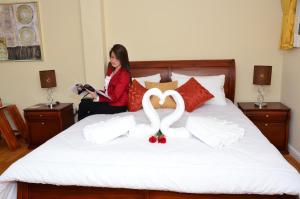 Postel nebo postele na pokoji v ubytování Kuna Hotel