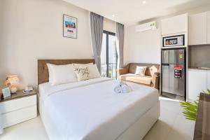 Giường trong phòng chung tại The Royal Hotel & Apartment - Phu My Hung