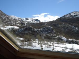 A general mountain view or a mountain view taken from Az apartmant