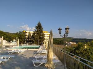 Nespecifikovaný výhled na hory nebo výhled na hory při pohledu z hotelu