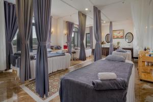 Postel nebo postele na pokoji v ubytování AVS Hotel Phu Quoc