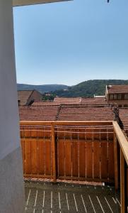 vista para o telhado de um edifício em Dima apartment em Veliko Tarnovo