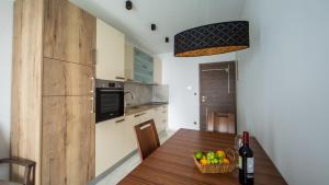Kuchyň nebo kuchyňský kout v ubytování Rooms & Apartments Toni