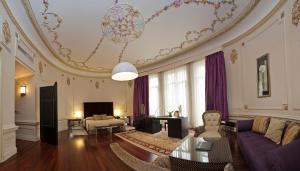 a living room with a couch and a table at Savoy Hotel in Buenos Aires