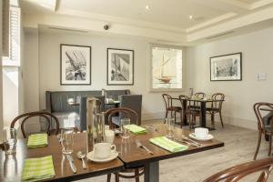 The Mariner, Westport的休息区