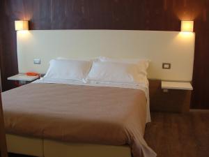 Postel nebo postele na pokoji v ubytování Hotel Toscana