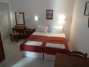 A bed or beds in a room at Villa Giorgos
