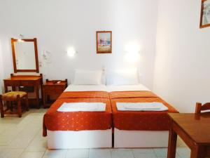A bed or beds in a room at Villa Giorgos