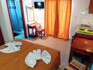 A bed or beds in a room at Villa Giorgos