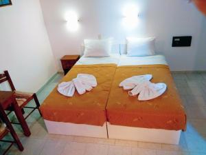 A bed or beds in a room at Villa Giorgos
