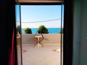 A general sea view or a sea view taken from az apartmanhoteleket
