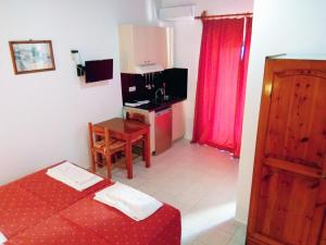 A kitchen or kitchenette at Villa Giorgos